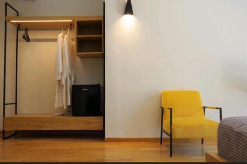 superior_suite_with_king_size_bed_03