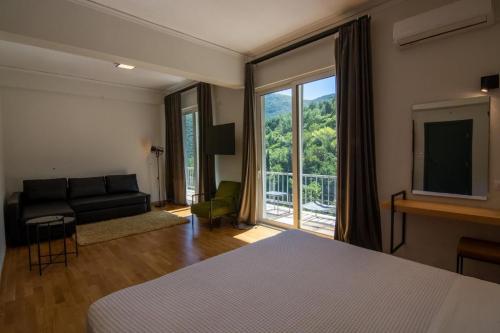 superior_suite_with_king_size_bed_05
